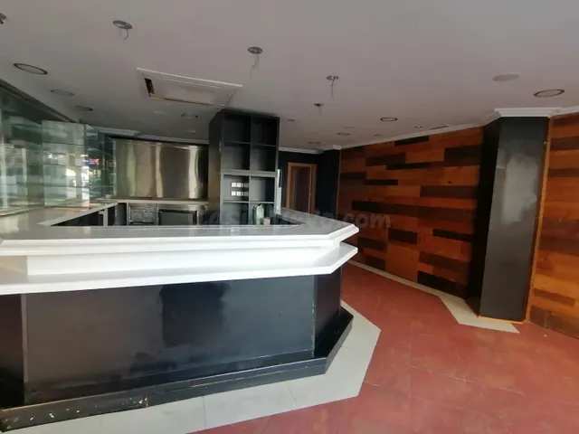 Se vende Magnifico local habilitado para Cafetería siempre f
