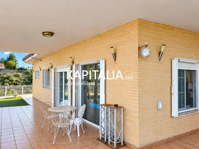 Chalet en VENTA en San Cristóbal, Alberic, con piscina privada cubierta, jardín y parcela de más de 1.000 m2 — 4