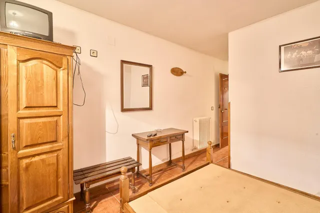 Edificio hotelero en venta en Calle Calleja — 13