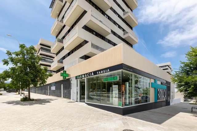 ESPECTACULAR LOCAL COMERCIAL EN GRANADA — 2