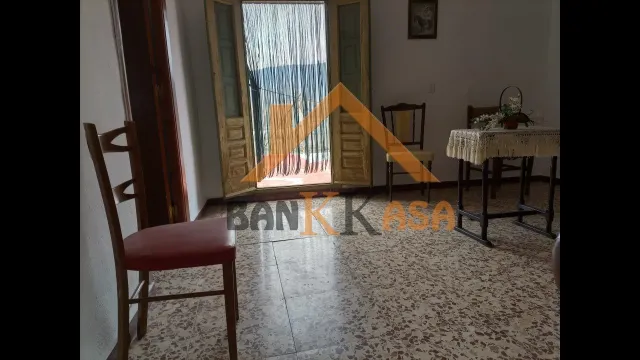 SE VENDE CASA CON LOCAL ABAJO EN FIÑANA ZONA CENTRO — 10