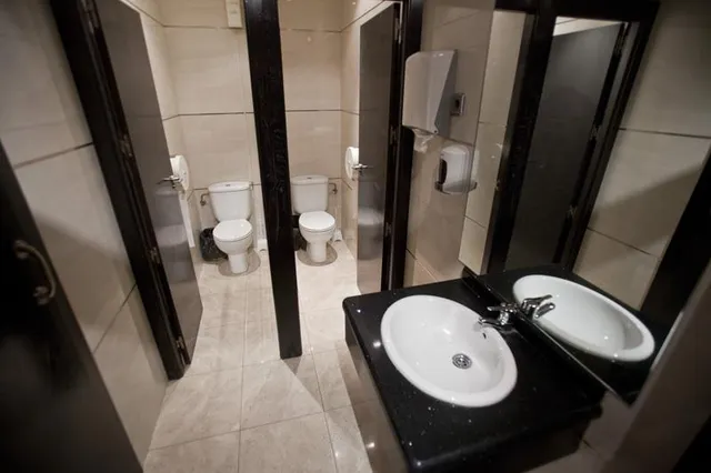 Pub en pleno funcionamiento en venta en Quintanar del Rey. — 35