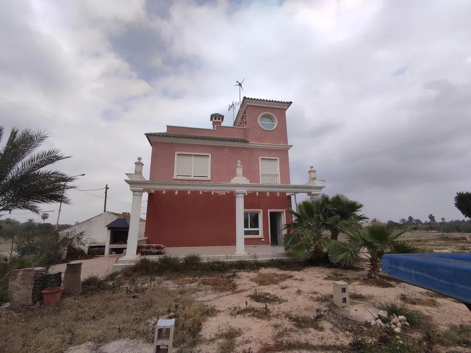 CHALET SEMINUEVO A DOS PASOS DE ELCHE