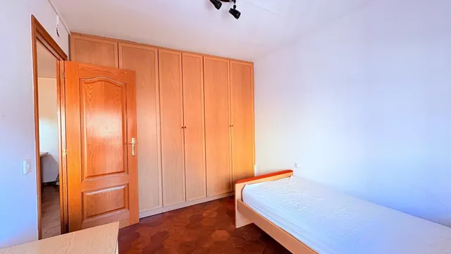 Pis de 4 habitacions amb ascensor — 32