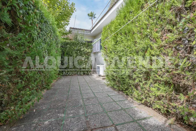 Exclusiva villa de lujo en Simón Verde: 1.150 m2 de parcela privada, gran piscina y bodega, a un paso de Sevilla. — 46