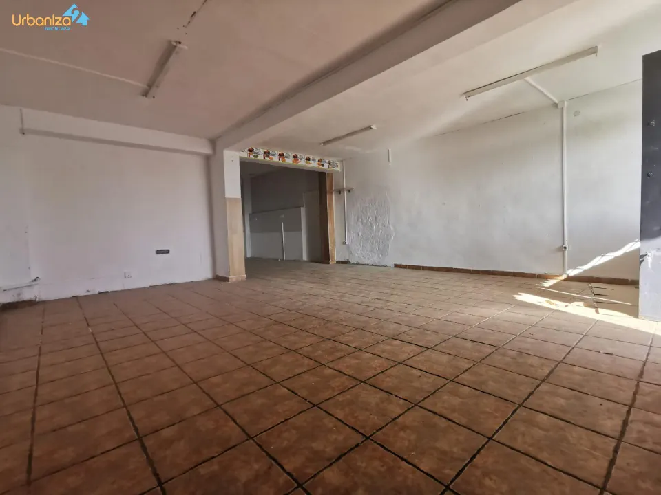 OPORTUNIDAD!! LOCAL EN VENTA CON POSIBILIDADES DE USO COMO VIVIENDA.