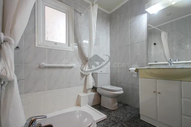 AMPLIO PISO DE 4 habitaciones CON GRAN BALCÓN — 6