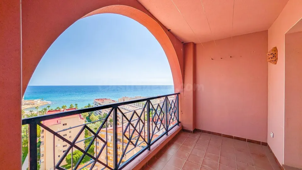 PLANTA 13 CON VISTAS AL MAR EN TORREVIEJA