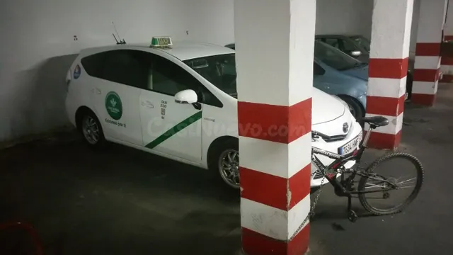 Alquiler o venta de plaza de garaje ancha y con barrera de cierre personal — 4