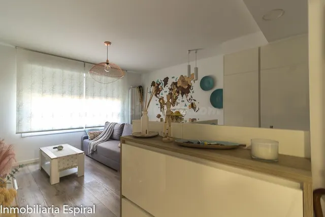 ¡Inversión Top en Pontevedra! Piso 1D Equipado con Licencia  - foto 2