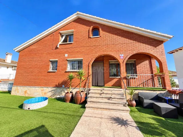 CASA A 4 VIENTOS CON DOS VIVIENDAS INDEPENDIENTES, PARCELA D - foto 2