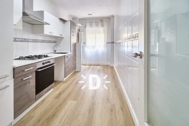 SE VENDE BONITA VIVIENDA EN BENETUSSER - foto 2