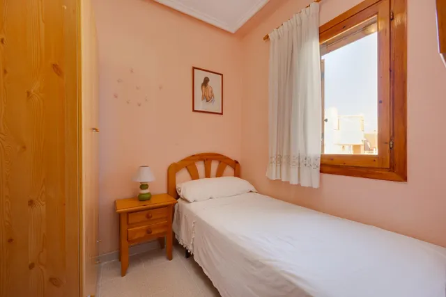 Apartamento de 3 dormitorios y piscina comunitaria en Acequion, Torrevieja — 16