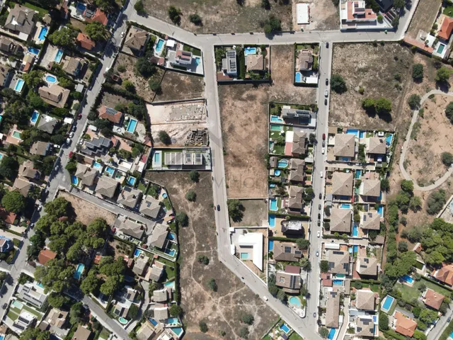 PARCELA URBANA DE 696 m2 EN MONTE COLORADO — CREA EL CHALET QUE IMAGINAS — 33