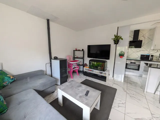CHALET CON PISCINA EN URBANIZACIÓN — 8