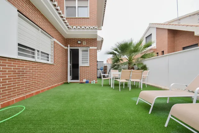 Unifamiliar pareada en rebites, con patio, solárium y garaje — 40