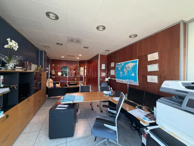 Local premium en Empuriabrava | Alta rentabilidad | 6 espaci - foto 4