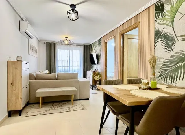Apartamento con piscina comunitaria, Alicante, Torrevieja. 2 habitaciones, 53 m2, 1,4 kilómetros del mar — 2
