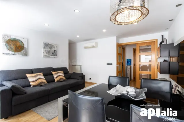 Vivir en “El Barco” de Sabadell: vivienda reformada con pisc - foto 4