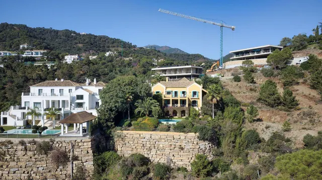 VILLA DE LUJO CON ESTILO ANDALUZ EN BENAHAVIS — 5