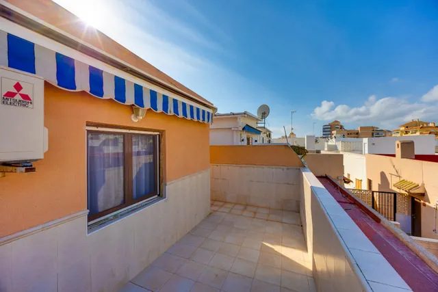 Ático duplex con solárium, vistas al mar y a 280 metros de la playa de La Mata — 27