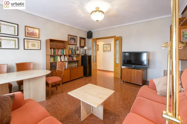 Piso de 3 habitaciones y vestidor con ascensor en el centro de Quart de Poblet — 8