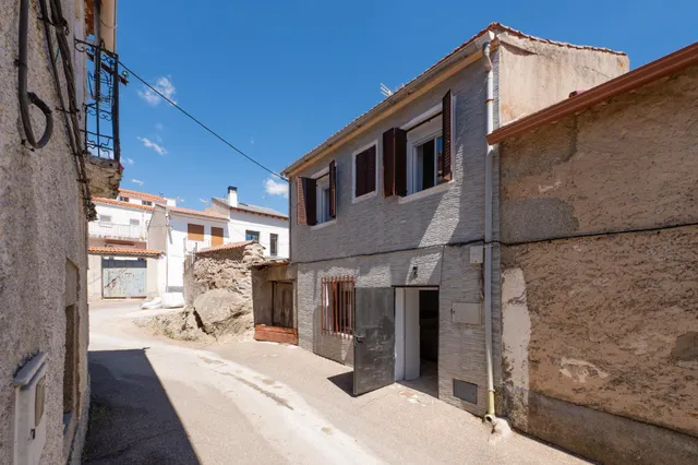 CASA ADOSADA DE PUEBLO REFORMADA EN PLEAHUSTAN 4 habitaciones, BAÑO Y CHIMENEA. — 26
