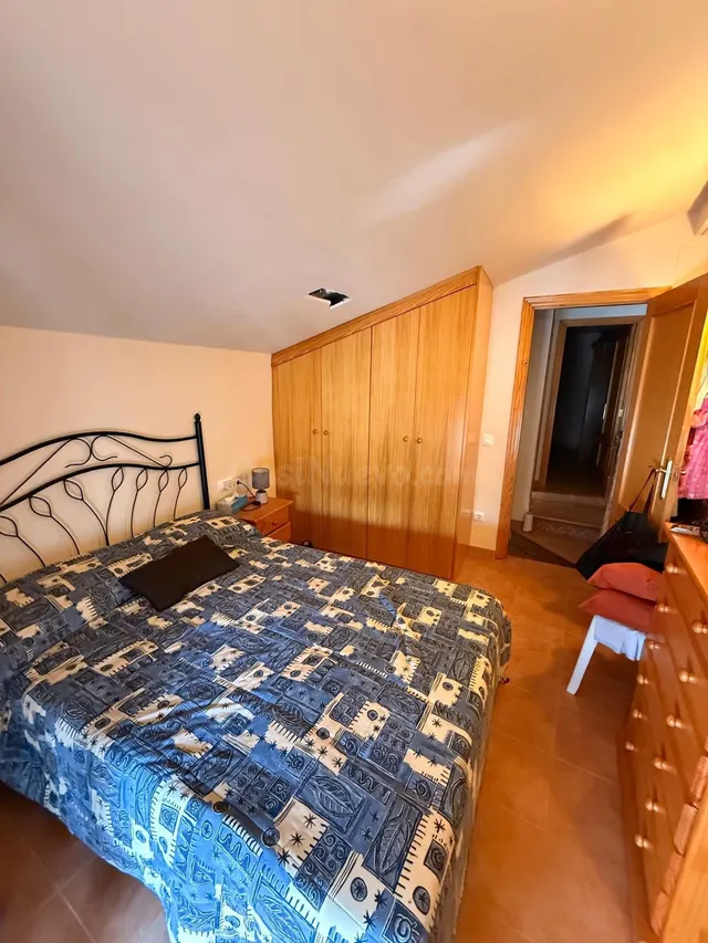 ¡Oportunidad en calle peatonal! Casa de pueblo reformada y l - foto 4