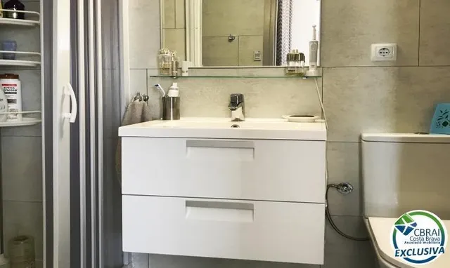 Apartamento reformado con amplia terraza y aparcamiento privado en Santa Margarita Roses — 14