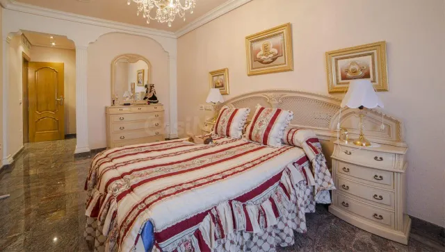 Gran Oportunidad!!! 630m de Vivienda con local y garaje en p