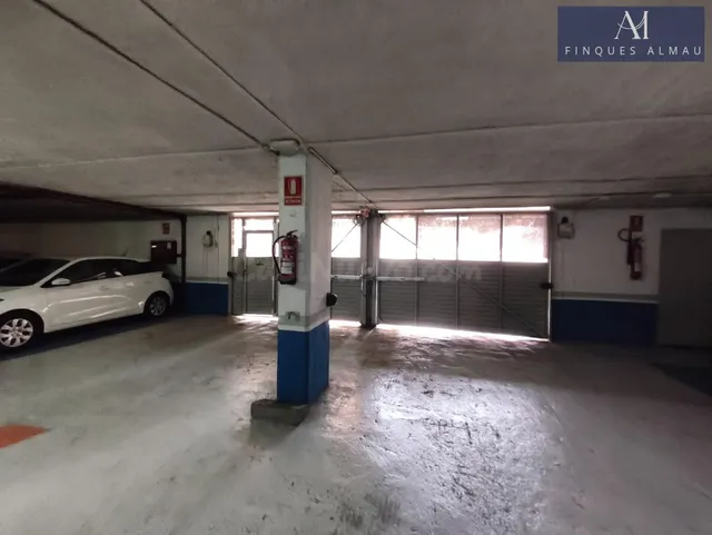 Oportunidad de Inversión: Parking en primera planta en el Ce - foto 2