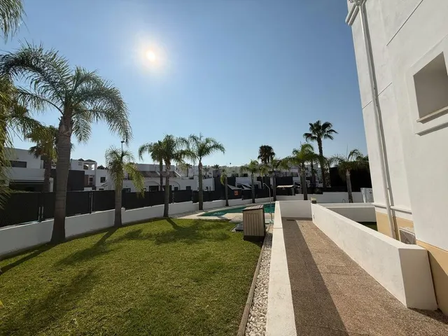 CASA DE UNA PLANTA CON SOLARIUM PRIVADO Y PISCINA | CERCA DE LA FUENTE — 22