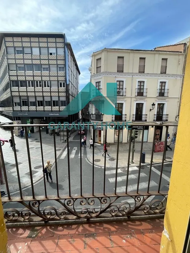 SE VENDE PISO EN PARTE ANTIGUA