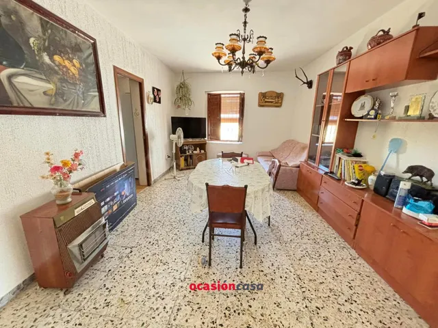 CASA CON COCHERA Y TERRENO A LA VENTA - foto 2