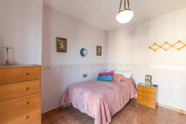 Casa independiente a 5 minutos de Granada en buen estado para entrar a vivir — 36