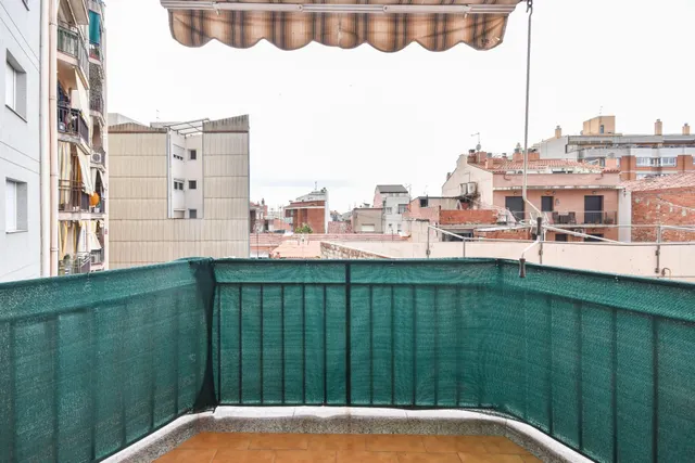 PISO DE 3 habitaciones Y BALCÓN CON ORIENTACIÓN SUR