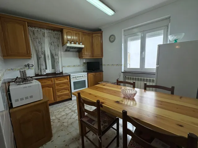 Casa en Toreno con Terreno: Amplia Propiedad de 3 habitaciones — 8