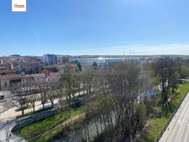 En Burgos. Avda. Arlanzón. Espectacular piso de cuatro dormi - foto 3
