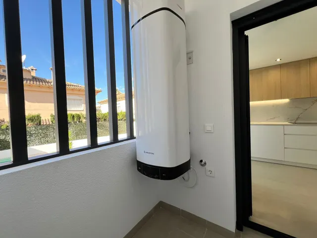 CHALET CON SOLÁRIUM, PISCINA Y SÓTANO — 19