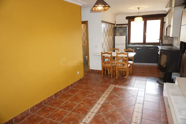 OPORTUNIDAD, BONITA CASA DE PIEDRA ADOSADA EN EL CONDADO DE  - foto 3
