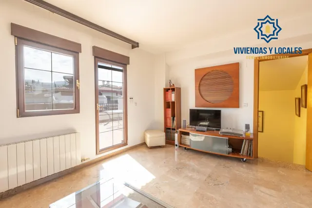 ADOSADA CON 4 DORMITORIOS, AMPLIAS TERRAZAS Y VISTAS A GRANADA Y SIERRA NEVADA — 38