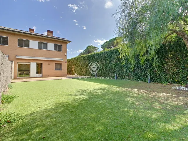 Adosado en venta en Arenys de Munt (Can Jalpi) — 2