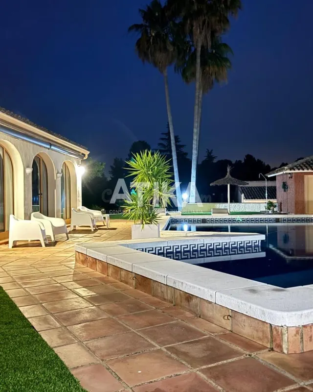 EN VENTA – EXCLUSIVO CHALET EN ONTINYENT CON EXCELENTE UBICA - foto 5