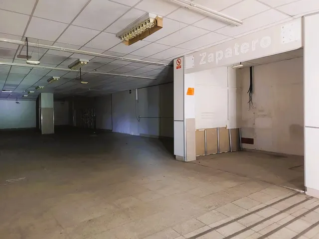 OPORTUNIDAD PARA INVERSORES Y CADENAS: MACROLOCAL DE 864 M2 UTILIDAD REAL EN LA AV. DE SANTIAGO (OURENSE) — 9