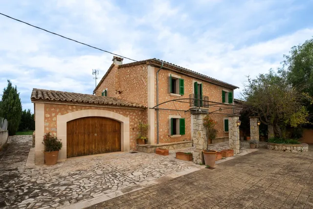 Finca mallorquina con carácter, jardín mediterráneo y vistas a la Serra de Tramuntana · Biniali — 46