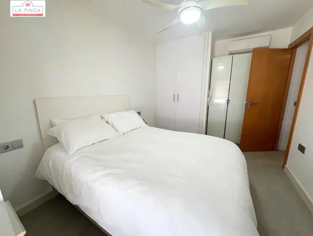 VIVIENDA 4 DORMITORIOS Y 2 BAÑOS MUY CERCA DEL CENTRO — 19