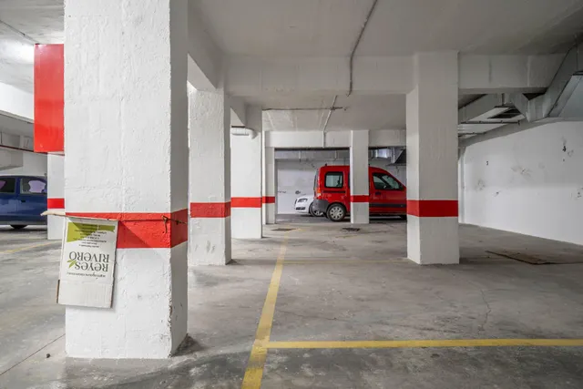 Alquiler plaza de aparcamiento para moto en Arabial — 24