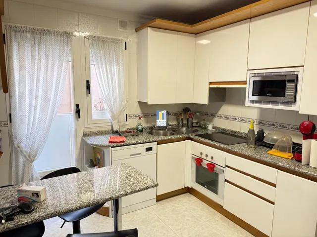 PISO EN VENTA CON 3 DORMITORIOS, 2 BAÑOS Y TRASTERO EN ZONA  - foto 5