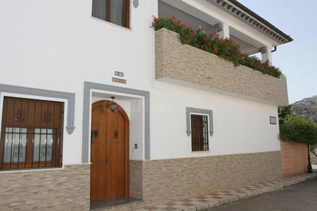 SE VENDE CASA EN LA CUEVA DEL BECERRO - foto 2