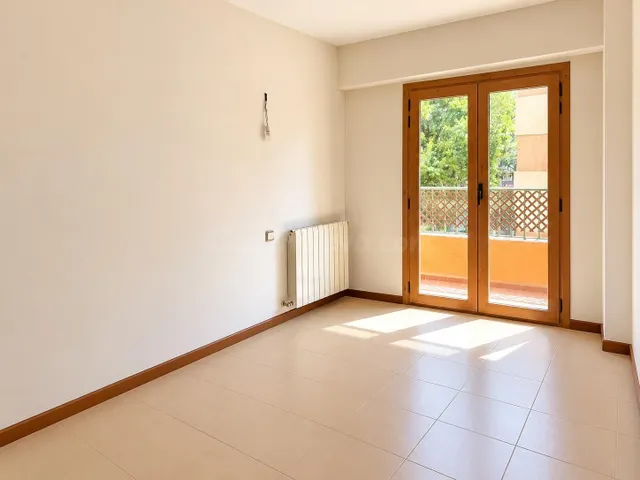 Luminoso apartamento con terraza y ascensor en zona Sindicat, Palma — 4